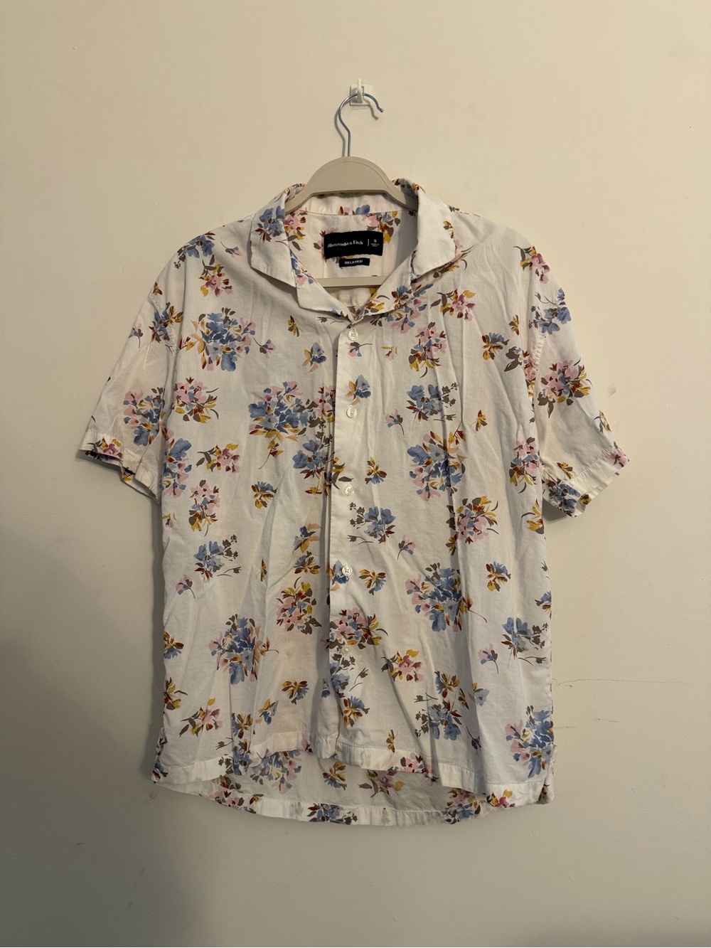 Abercrombie & Fitch White Short-Sleeve Floral Button-Down Shirt